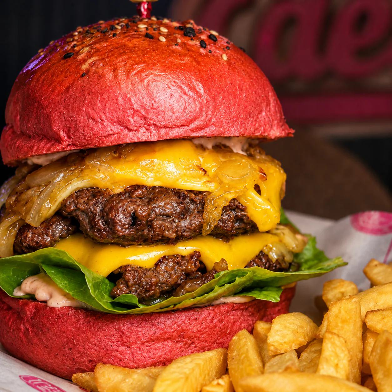 2 Luci's Pink Burger + 1 Orden de Papitas Fritas + 2 Sodas por solo $10 en Edeluci - Image 3