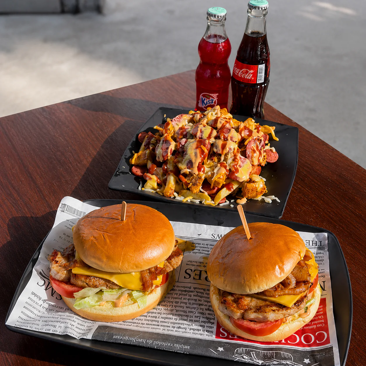 2 Pork Burgers+ Salchipapa Grande + 2 Sodas por solo $15 en Bokattos - Image 3