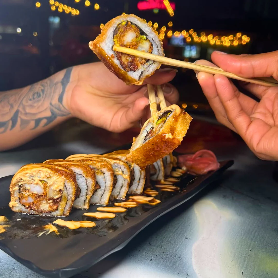 2 Sushi Premium del Menú + 1 Entrada + 2 Bebidas por solo $12 en Sushi Street - Image 5