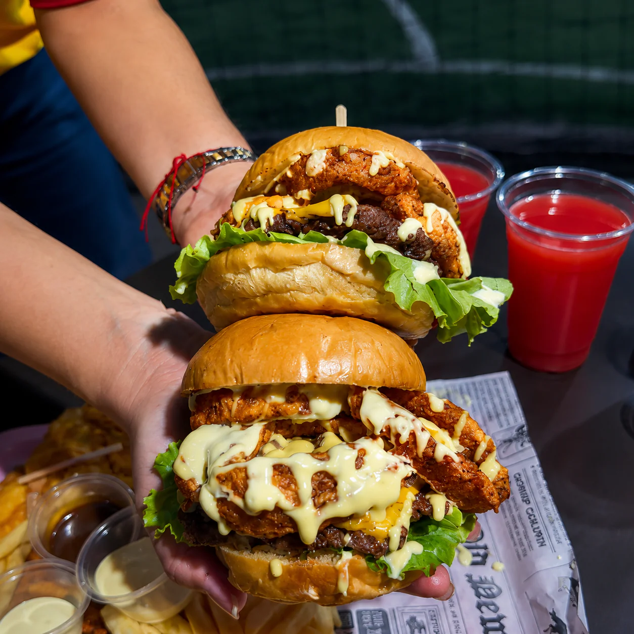 2 Burgers con Papas Fritas + 2 Bebidas por $14 en Crazy Cheese - Chiriquí - Image 6