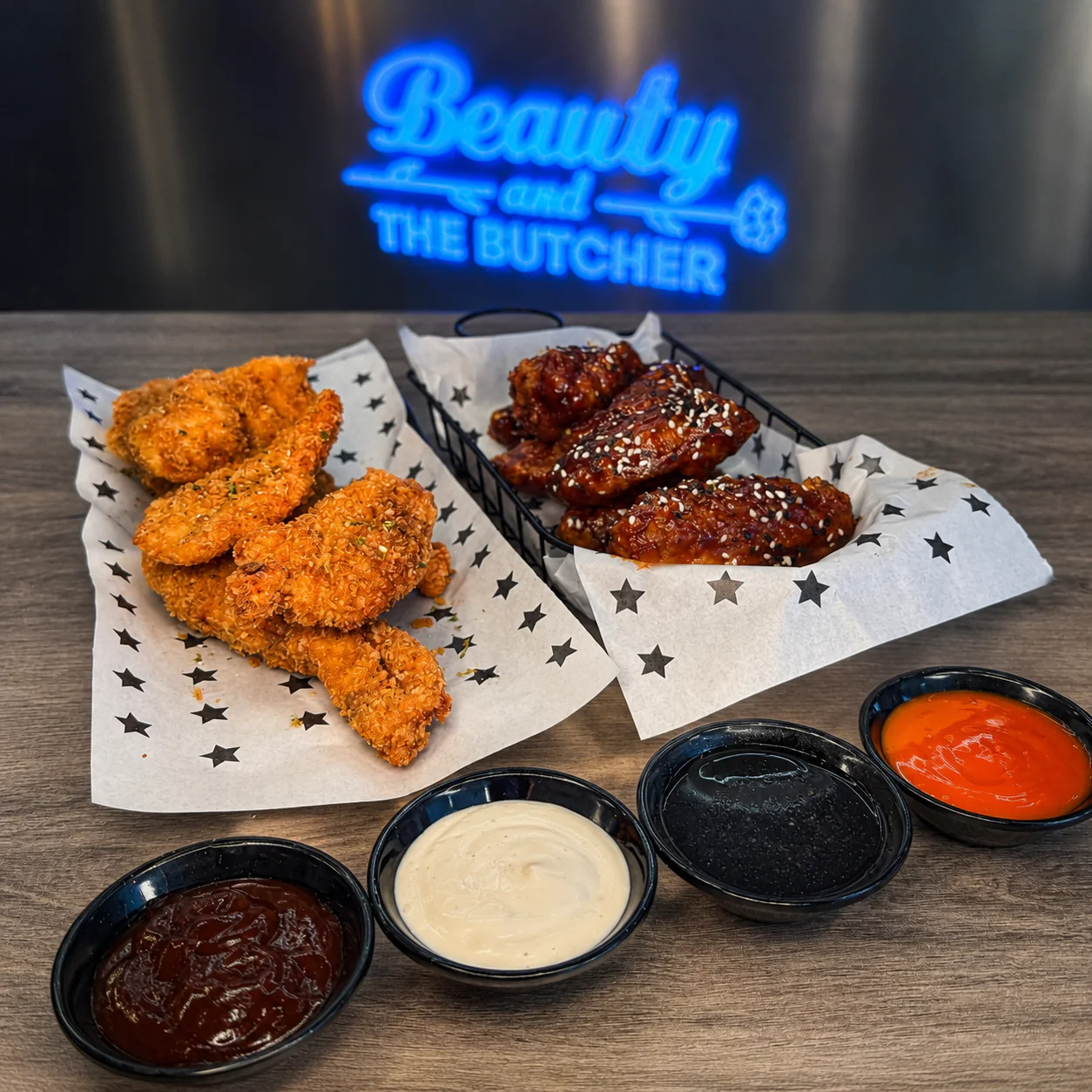 All You Can Eat de Wings y Tenders por una hora para 2 personas por solo $20 en Beauty and The Butcher – Condado del Rey - Image 6
