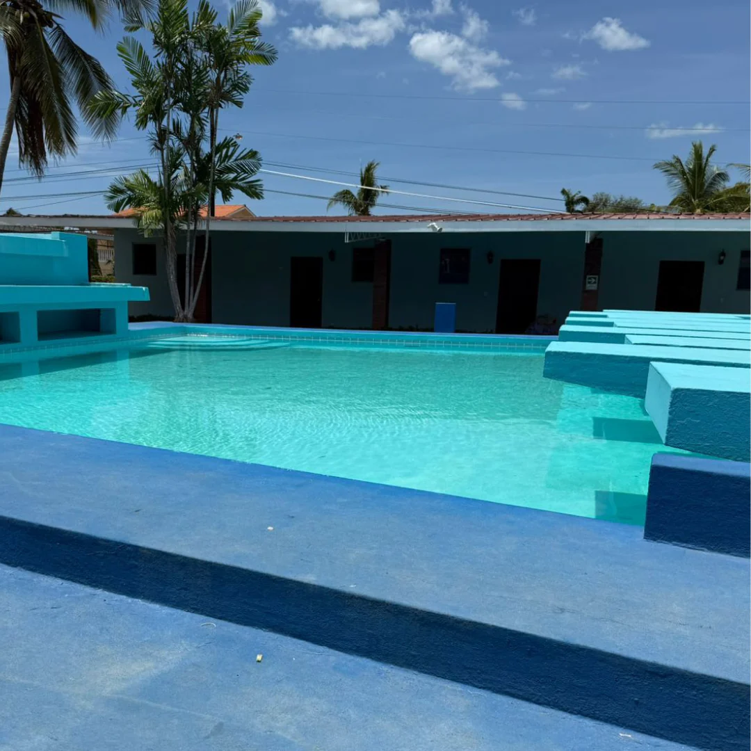 Pasadía para 2 Personas con Habitación por solo $25 en Marvella Club Gorgona - Image 3