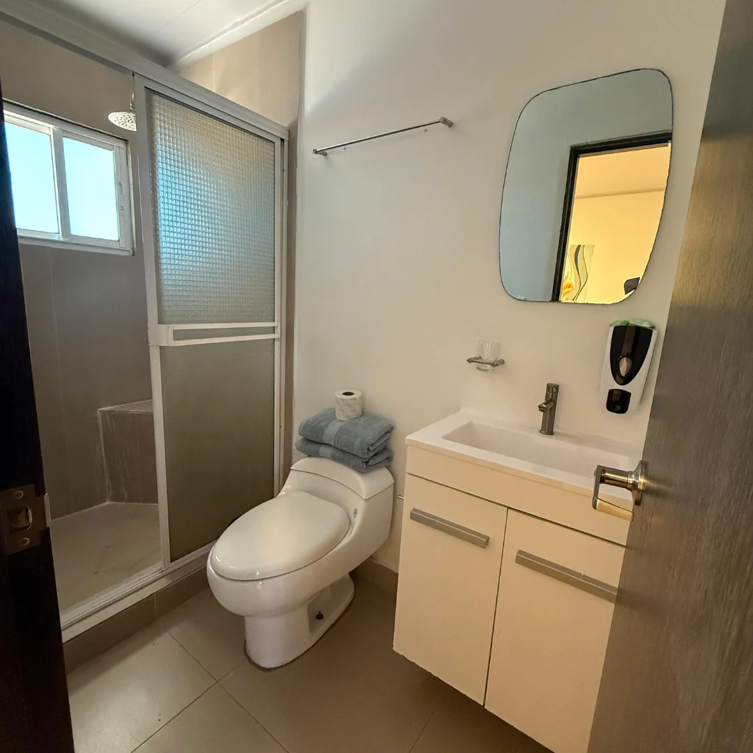 Pasadía para 2 Personas con Habitación por solo $25 en Marvella Club Gorgona - Image 5