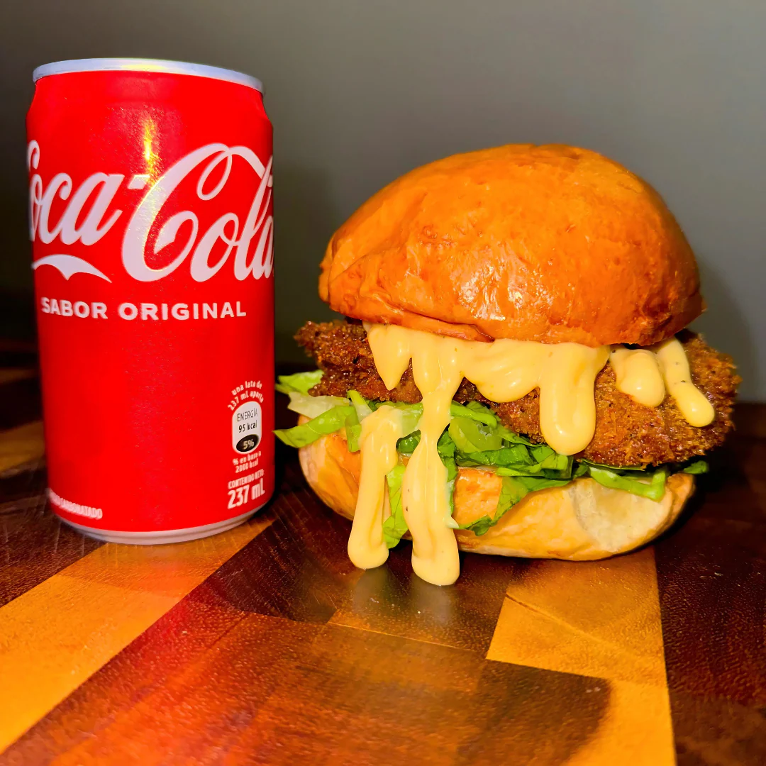 2 Fish Burgers + 2 Sodas por solo $10 en Señor Muelle - Image 4