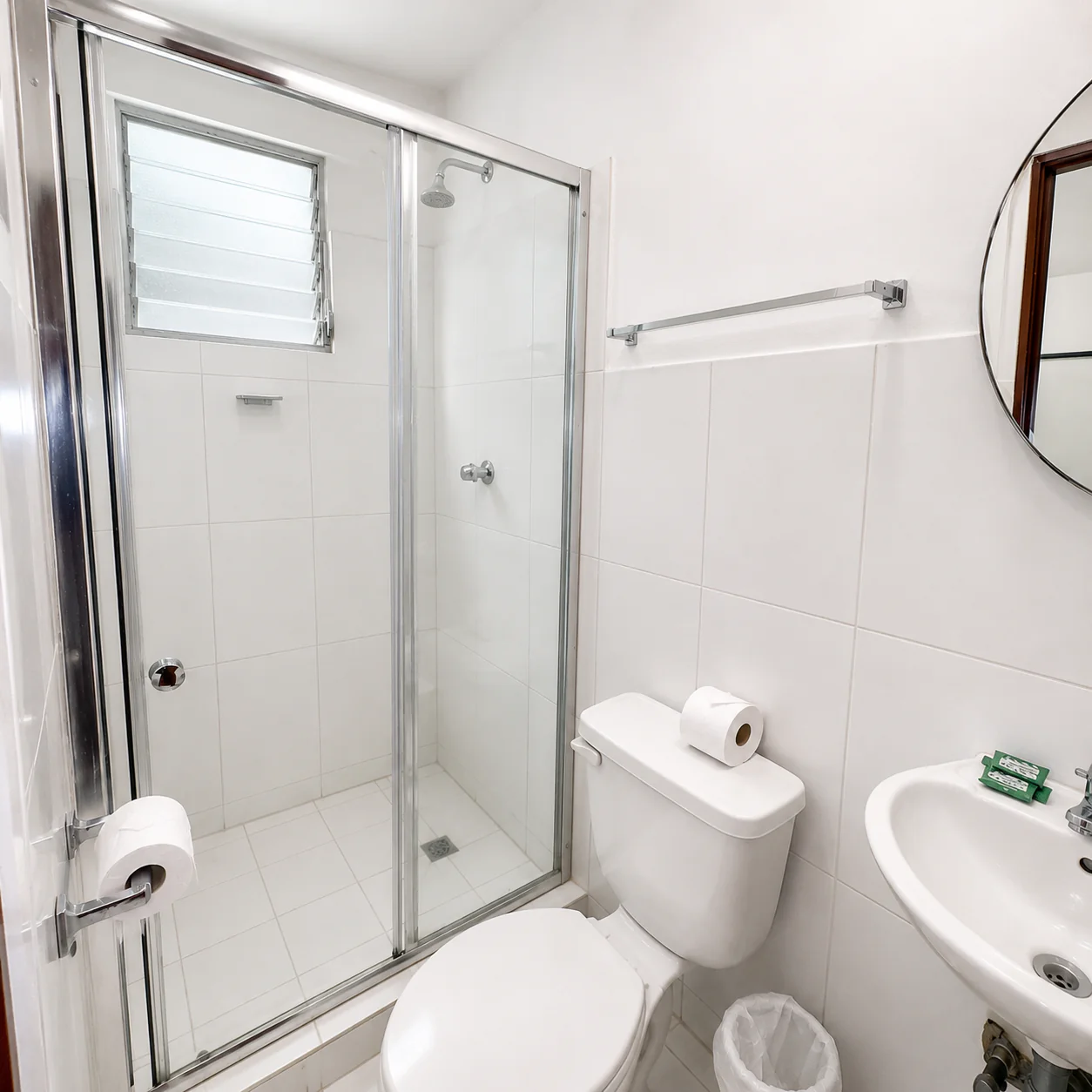 Estadía de 2 días y 1 noche para 2 personas + Desayuno + Piscina por solo $60 en Hotel Pacific Coast - Image 13