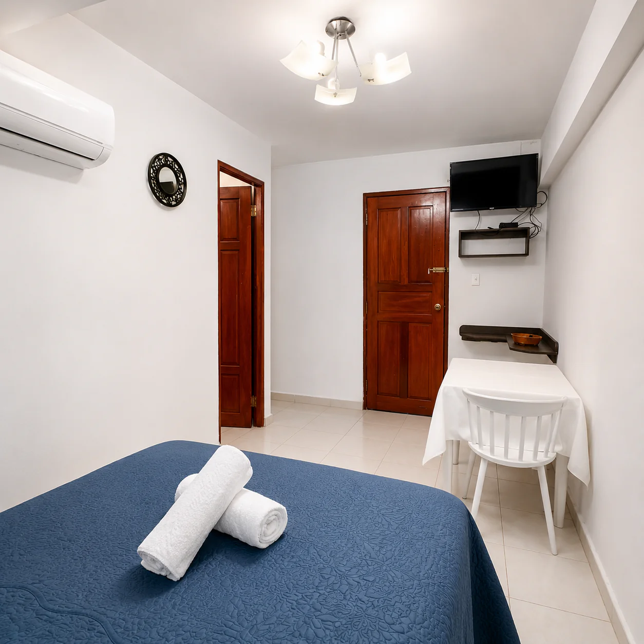 Estadía de 2 días y 1 noche para 2 personas + Desayuno + Piscina por solo $60 en Hotel Pacific Coast - Image 8