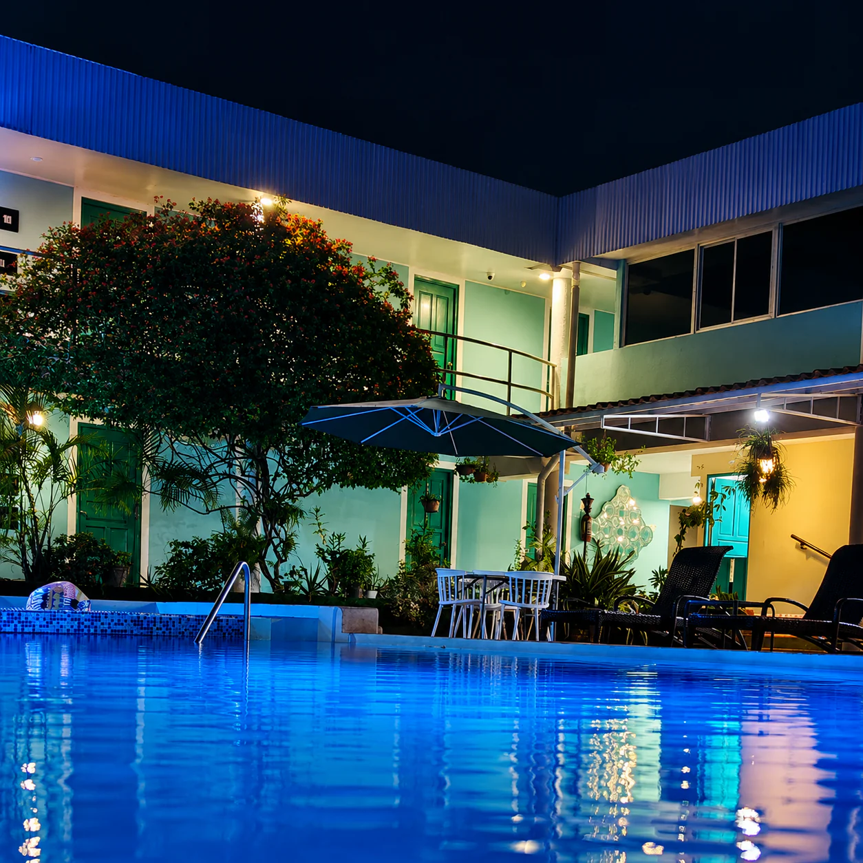 Estadía de 2 días y 1 noche para 2 personas + Desayuno + Piscina por solo $60 en Hotel Pacific Coast - Image 9