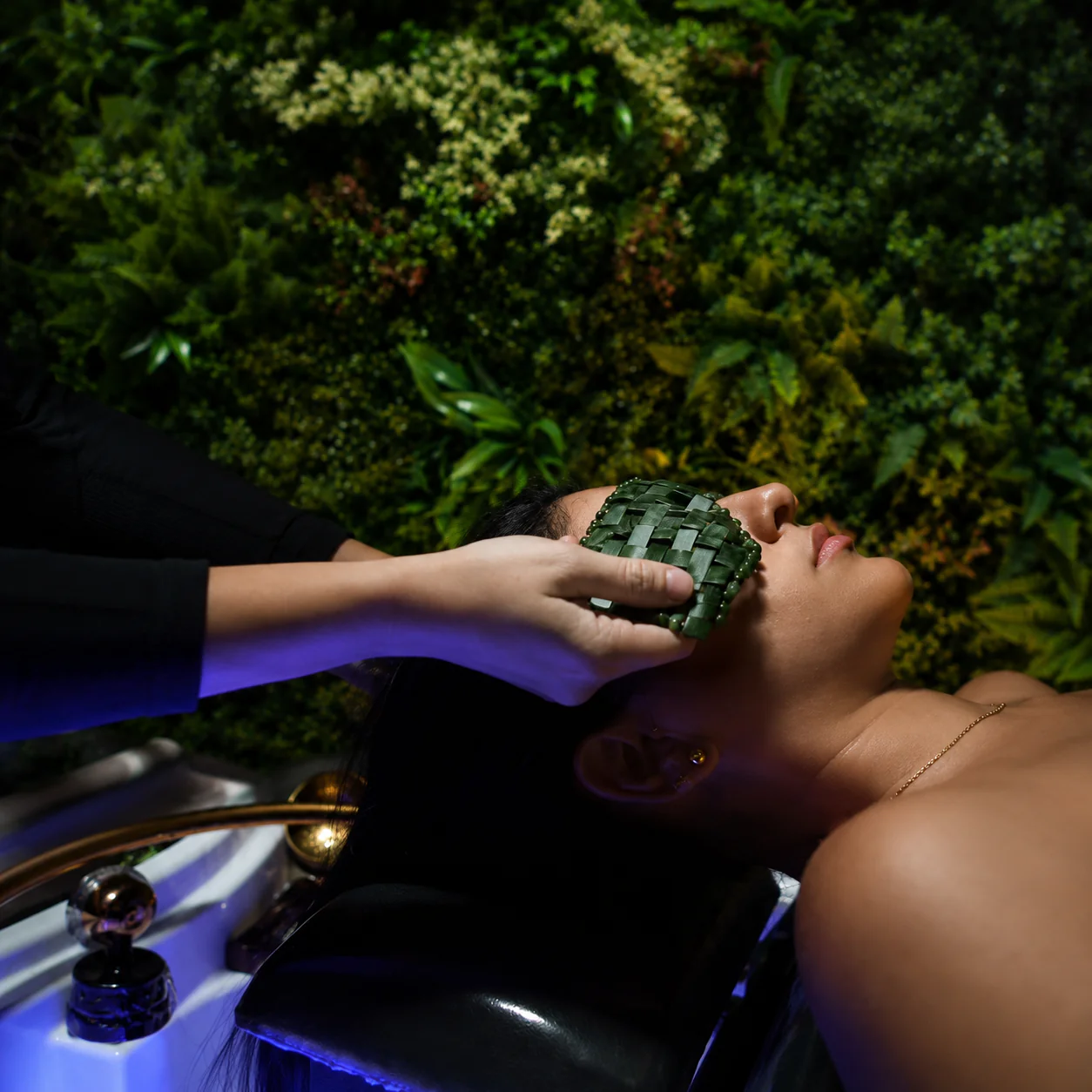 Head Spa + Facial Holístico con Opción para 1 o 2 Personas por solo $50 en Nouva Holistic - Image 3
