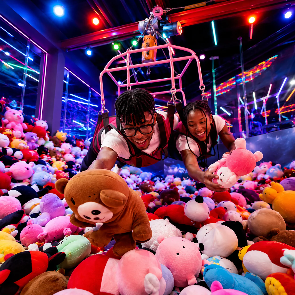 La Garra Gigante para 2 Personas por $25 en VR Park Amador - Image 4