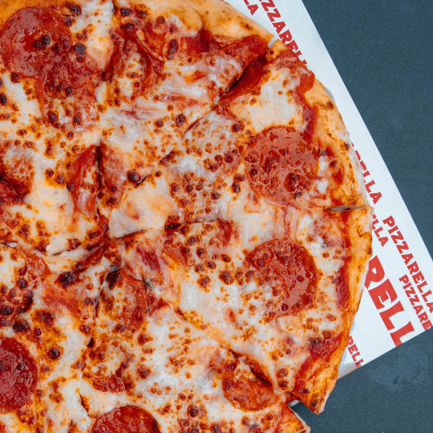 Paga $18 y Disfruta $30 en el Menú de Comidas de Pizzarella Costa del Este y Vía Israel - Image 13