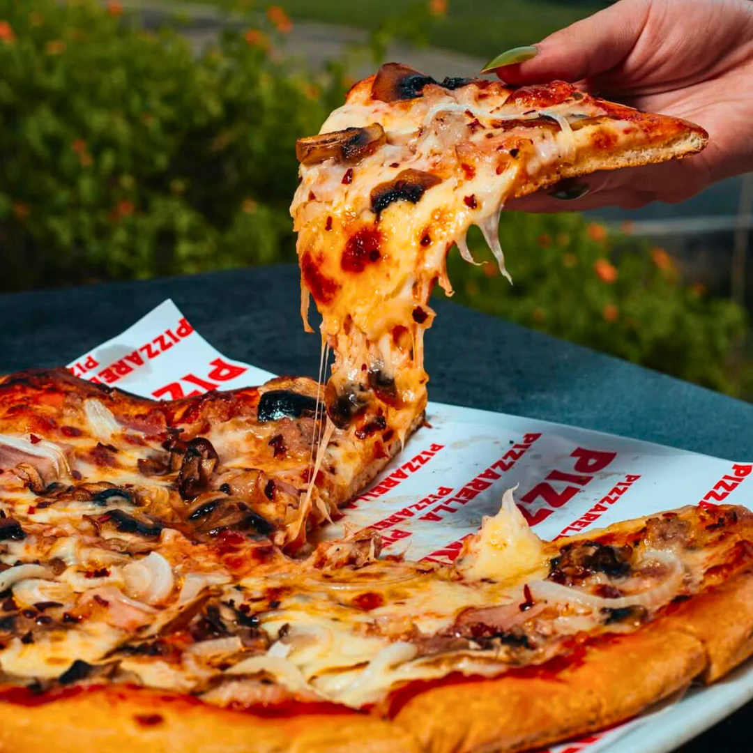 Paga $18 y Disfruta $30 en el Menú de Comidas de Pizzarella Costa del Este y Vía Israel - Image 6