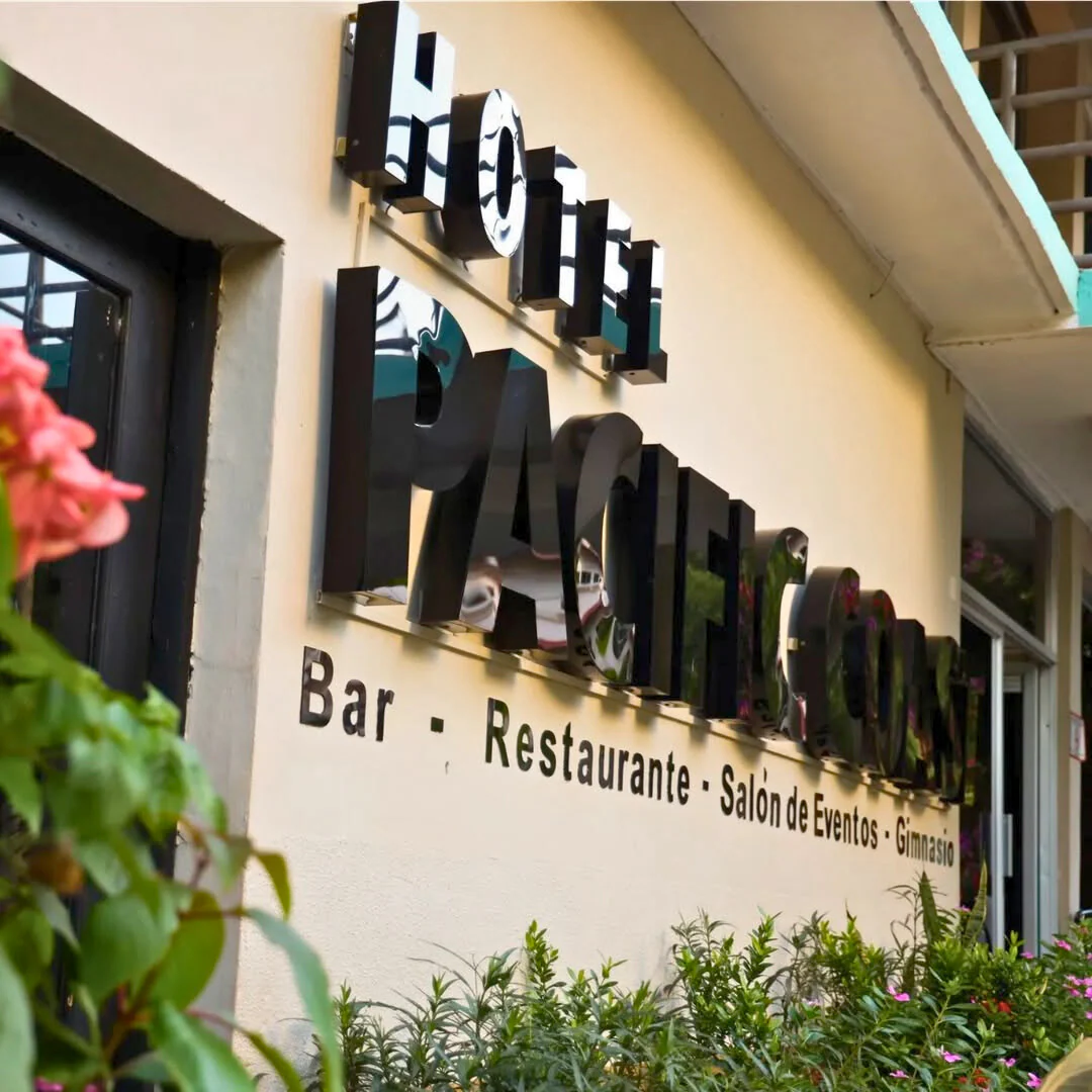 Estadía de 2 días y 1 noche para 2 personas + Desayuno + Piscina por solo $60 en Hotel Pacific Coast - Image 15